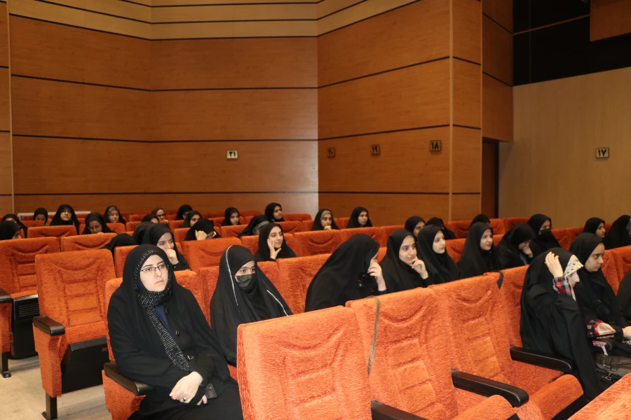 معلمان و مربیان پرورشی، نقش بسیار مهمی در آگاه سازی برای انتخاب اصلح در انتخابات دارند 42