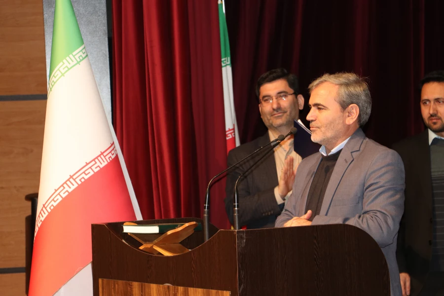 معلمان و مربیان پرورشی، نقش بسیار مهمی در آگاه سازی برای انتخاب اصلح در انتخابات دارند 44