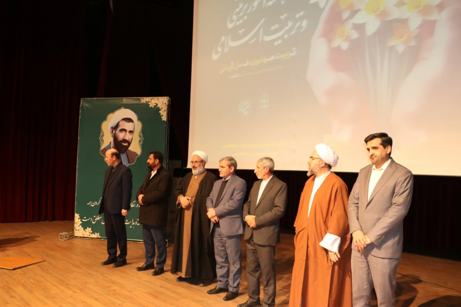 معلمان و مربیان پرورشی، نقش بسیار مهمی در آگاه سازی برای انتخاب اصلح در انتخابات دارند 45