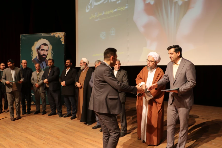 معلمان و مربیان پرورشی، نقش بسیار مهمی در آگاه سازی برای انتخاب اصلح در انتخابات دارند 47