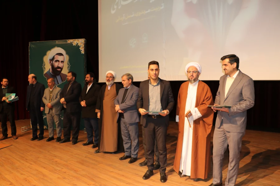 معلمان و مربیان پرورشی، نقش بسیار مهمی در آگاه سازی برای انتخاب اصلح در انتخابات دارند 48