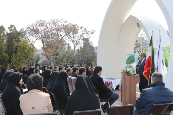 غرس نهال  با هدف پردیس سبز و گرامیداشت یاد و خاطره شهدای دانشجو معلم در دانشگاه فرهنگیان آذربایجان شرقی 15