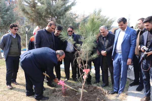 غرس نهال  با هدف پردیس سبز و گرامیداشت یاد و خاطره شهدای دانشجو معلم در دانشگاه فرهنگیان آذربایجان شرقی 24