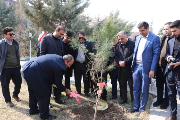 غرس نهال  با هدف پردیس سبز و گرامیداشت یاد و خاطره شهدای دانشجو معلم در دانشگاه فرهنگیان آذربایجان شرقی 25