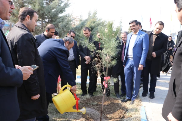 غرس نهال  با هدف پردیس سبز و گرامیداشت یاد و خاطره شهدای دانشجو معلم در دانشگاه فرهنگیان آذربایجان شرقی 26