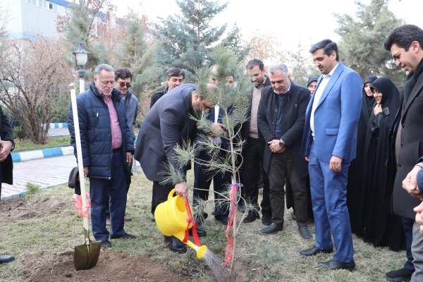 غرس نهال  با هدف پردیس سبز و گرامیداشت یاد و خاطره شهدای دانشجو معلم در دانشگاه فرهنگیان آذربایجان شرقی 28