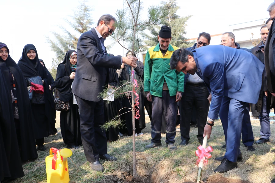 غرس نهال  با هدف پردیس سبز و گرامیداشت یاد و خاطره شهدای دانشجو معلم در دانشگاه فرهنگیان آذربایجان شرقی 29