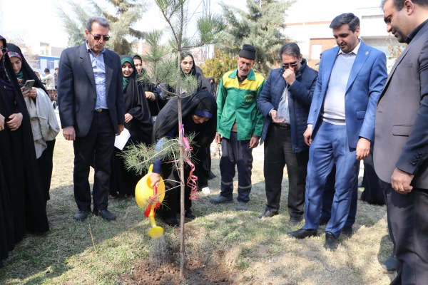غرس نهال  با هدف پردیس سبز و گرامیداشت یاد و خاطره شهدای دانشجو معلم در دانشگاه فرهنگیان آذربایجان شرقی 34