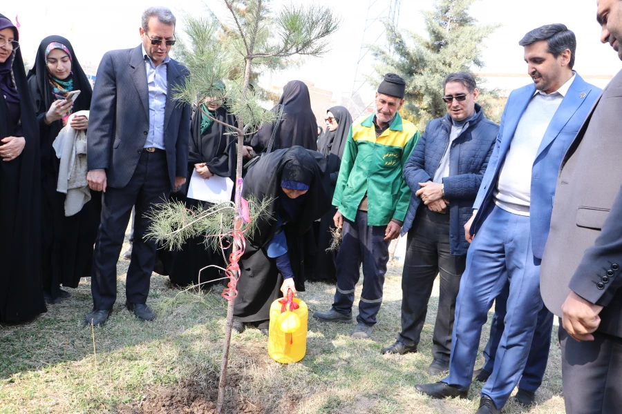غرس نهال  با هدف پردیس سبز و گرامیداشت یاد و خاطره شهدای دانشجو معلم در دانشگاه فرهنگیان آذربایجان شرقی 35