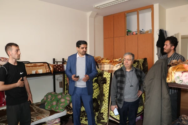 بازدید رییس دانشگاه فرهنگیان استان آذربایجان شرقی بصورت سرزده از خوابگاه دانشجویی شهید مدرس 5