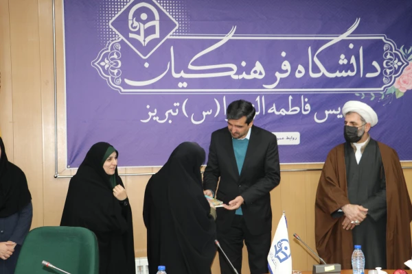 تجلیل از فرزندان شاهد دانشگاه در 22 اسفند روز بزرگداشت شهدا  33