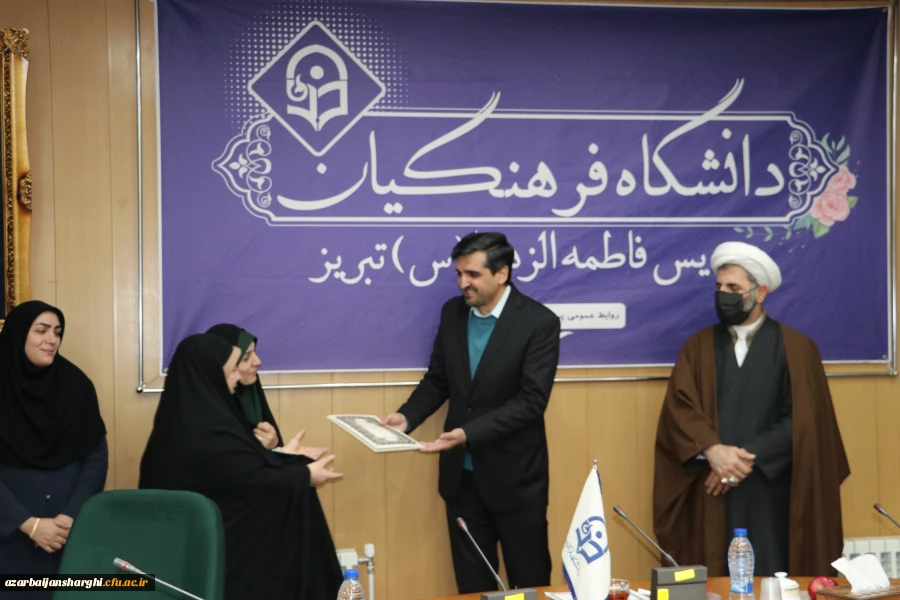 تجلیل از فرزندان شاهد دانشگاه در 22 اسفند روز بزرگداشت شهدا  35