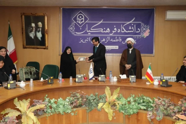 تجلیل از فرزندان شاهد دانشگاه در 22 اسفند روز بزرگداشت شهدا  36