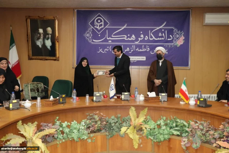 تجلیل از فرزندان شاهد دانشگاه در 22 اسفند روز بزرگداشت شهدا  36