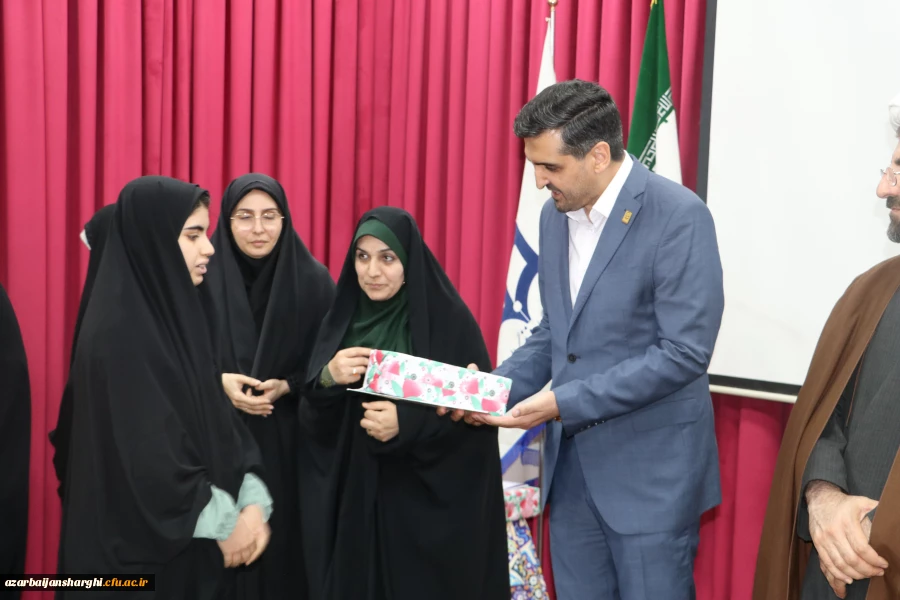 برگزاری مراسم بزرگداشت مقام معلم و گرامیداشت هفته سرآمدی آموزش در استان آذربایجان شرقی 7