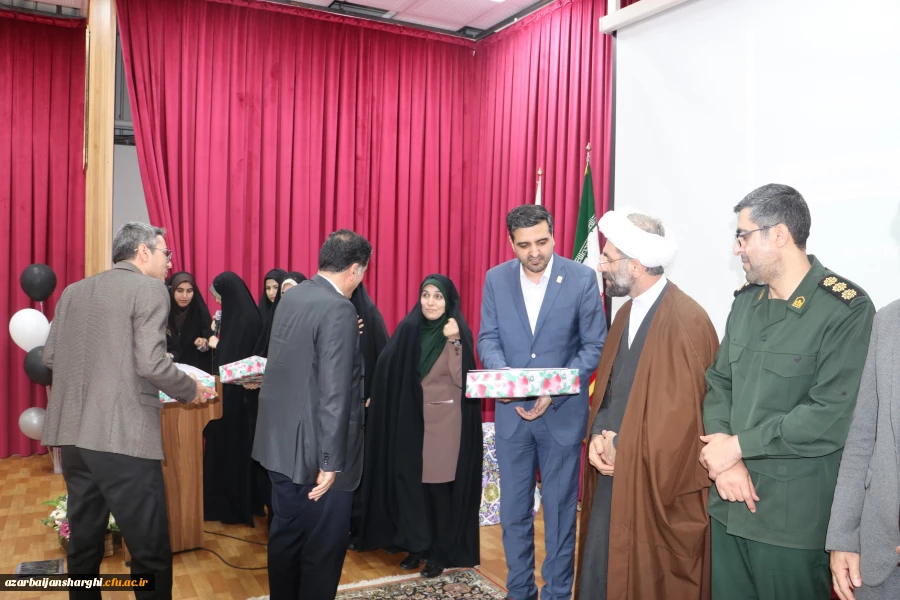 برگزاری مراسم بزرگداشت مقام معلم و گرامیداشت هفته سرآمدی آموزش در استان آذربایجان شرقی 8