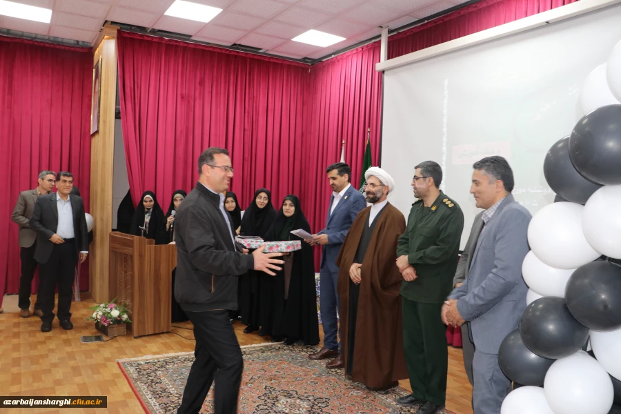 برگزاری مراسم بزرگداشت مقام معلم و گرامیداشت هفته سرآمدی آموزش در استان آذربایجان شرقی 12