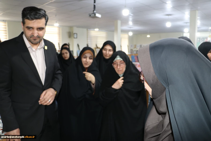 افتتاح یازدهمین نمایشگاه آثار هنری دانشجو معلمان و اساتید  دانشگاه فرهنگیان آذربایجان شرقی 9