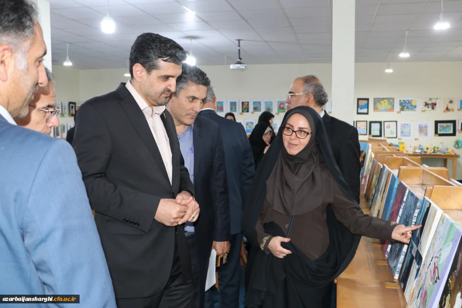 افتتاح یازدهمین نمایشگاه آثار هنری دانشجو معلمان و اساتید  دانشگاه فرهنگیان آذربایجان شرقی 11