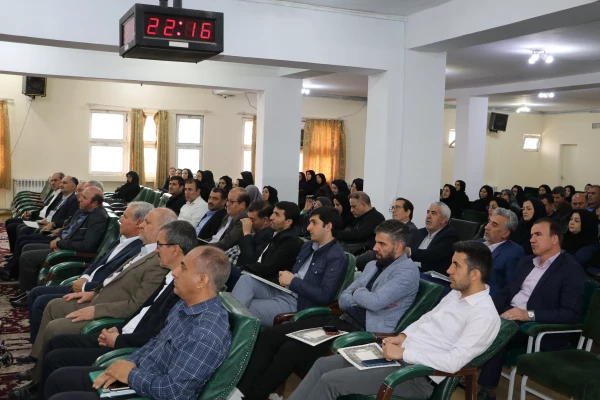 همایش بزرگ 600 تن از مدیران ،معلمان و دبیران راهنمای  کارورزی استان آذربایجان شرقی 7