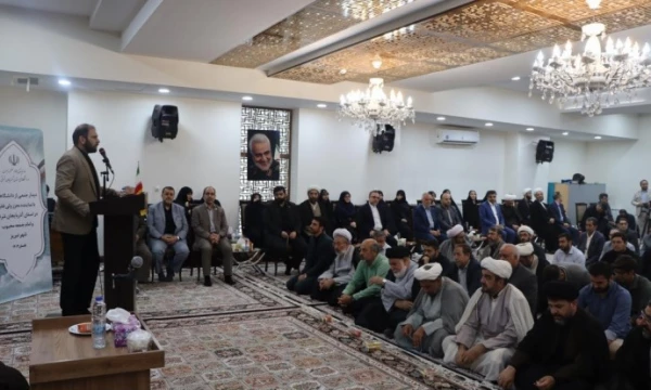 دیدار صمیمی جمعی از دانشگاهیان دانشگاه های استان با نماینده ولی فقیه در آذربایجان شرقی 10