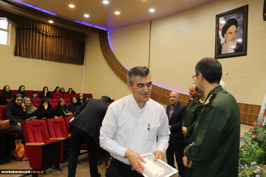 تجلیل از کارکنان برتر بسیج در هفته دولت 6