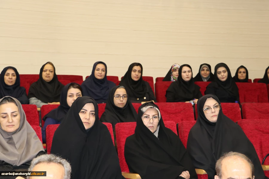 تجلیل از کارکنان برتر بسیج در هفته دولت 8