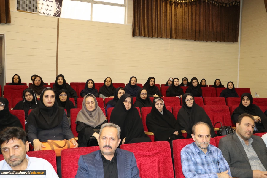 تجلیل از کارکنان برتر بسیج در هفته دولت 9