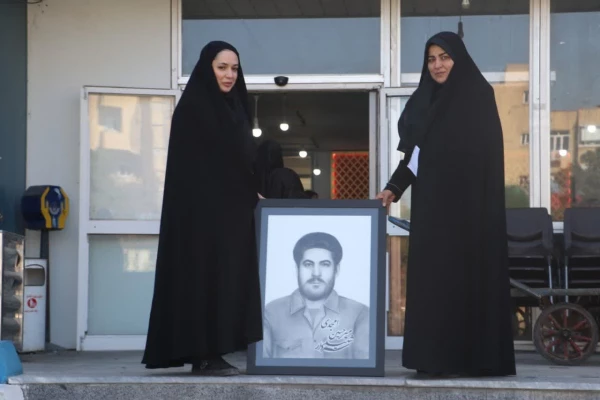 طراحی سیاه قلم چهره سردار شهید سید حسین امجدی توسط یگی از دانشجو معلمان پردیس فاطمه الزهرا (س) 2