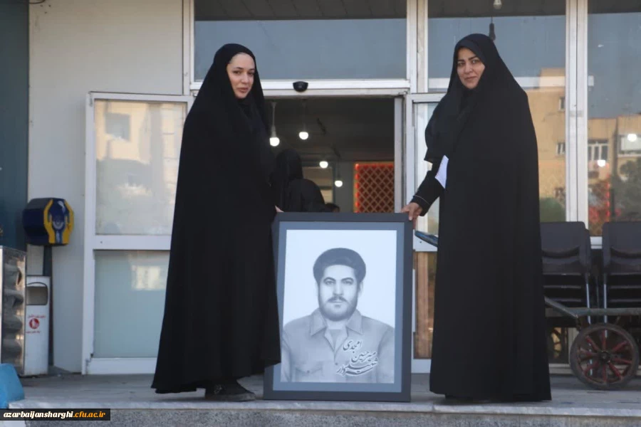 طراحی سیاه قلم چهره سردار شهید سید حسین امجدی توسط یگی از دانشجو معلمان پردیس فاطمه الزهرا (س) 2