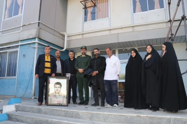 طراحی سیاه قلم چهره سردار شهید سید حسین امجدی توسط یگی از دانشجو معلمان پردیس فاطمه الزهرا (س) 7