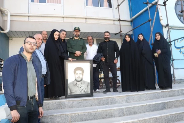 طراحی سیاه قلم چهره سردار شهید سید حسین امجدی توسط یگی از دانشجو معلمان پردیس فاطمه الزهرا (س) 11