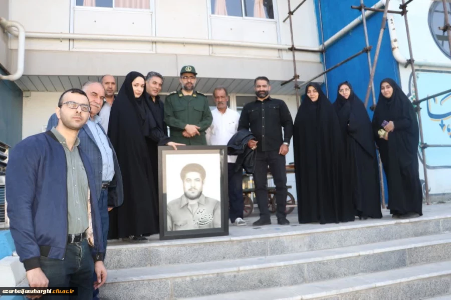 طراحی سیاه قلم چهره سردار شهید سید حسین امجدی توسط یگی از دانشجو معلمان پردیس فاطمه الزهرا (س) 11