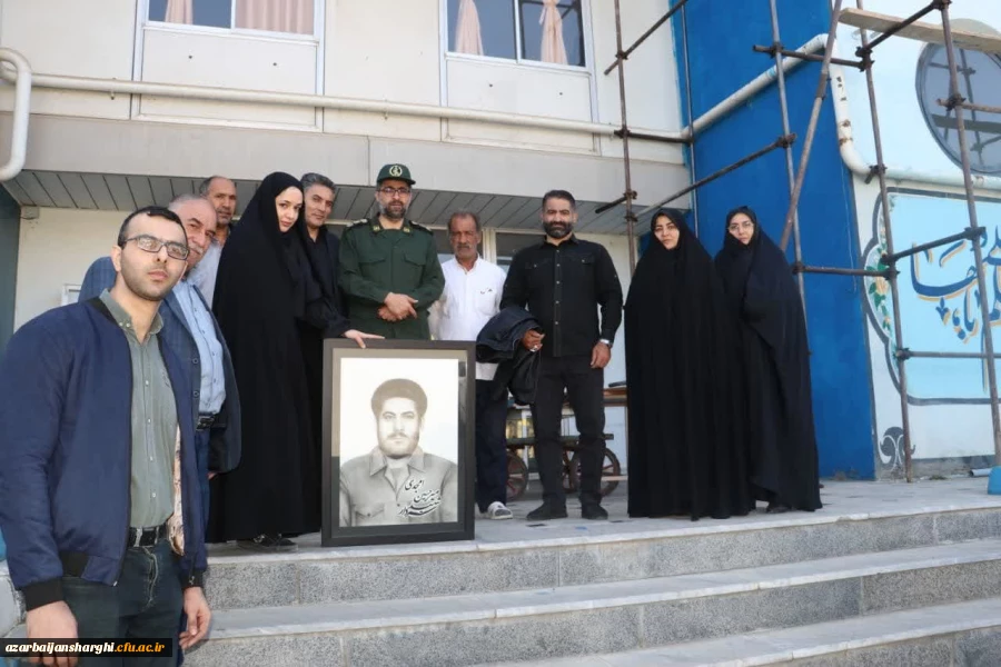 طراحی سیاه قلم چهره سردار شهید سید حسین امجدی توسط یگی از دانشجو معلمان پردیس فاطمه الزهرا (س) 12