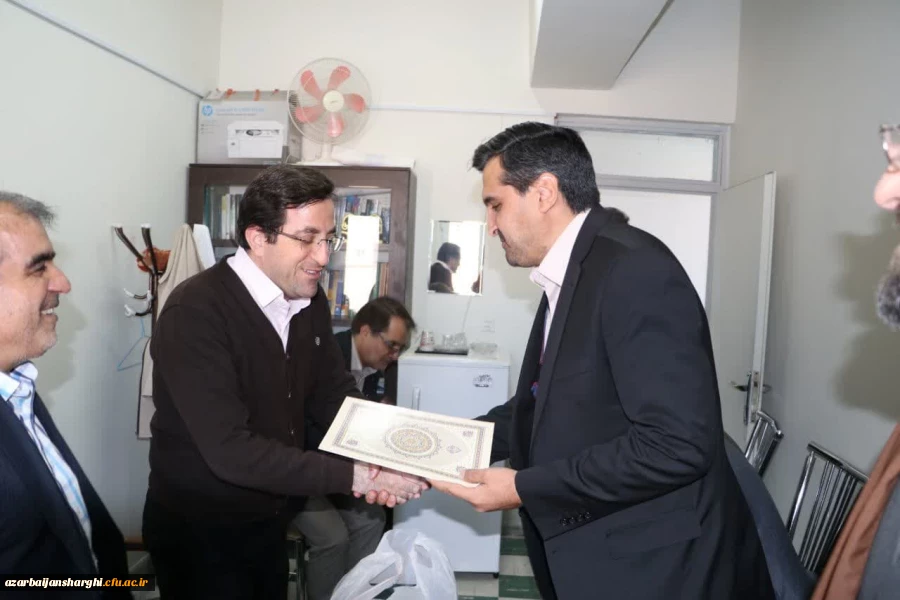 افتخاری دیگر از اعضای هیئت علمی دانشگاه و تقدیر رییس دانشگاه فرهنگیان از دانشمنددو درصد پر استناد جهان 4