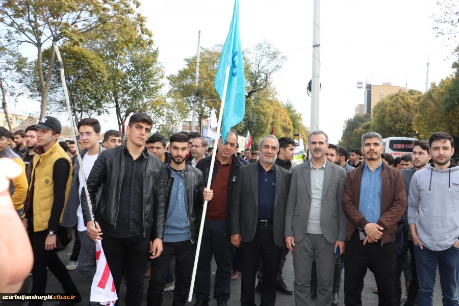 حضور گسترده خانواده بزرگ دانشگاه فرهنگیان در راهپیمایی ۱۳آبان ۱۴۰۳ 3