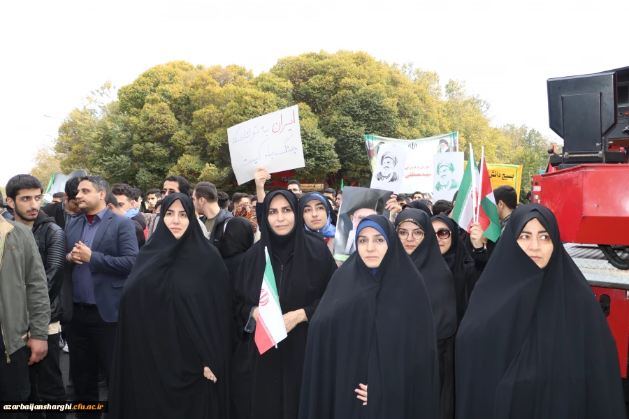 حضور گسترده خانواده بزرگ دانشگاه فرهنگیان در راهپیمایی ۱۳آبان ۱۴۰۳ 6