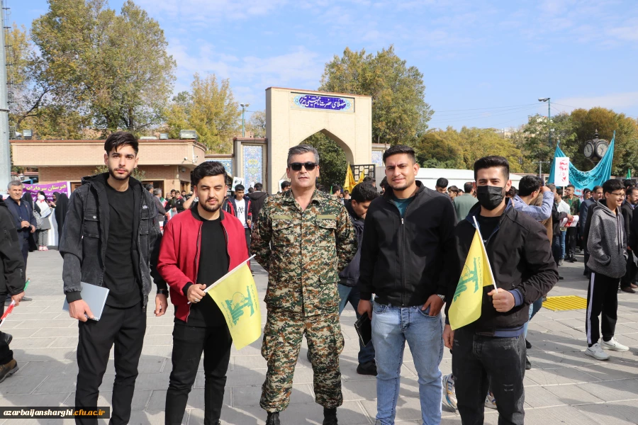 حضور گسترده خانواده بزرگ دانشگاه فرهنگیان در راهپیمایی ۱۳آبان ۱۴۰۳ 11