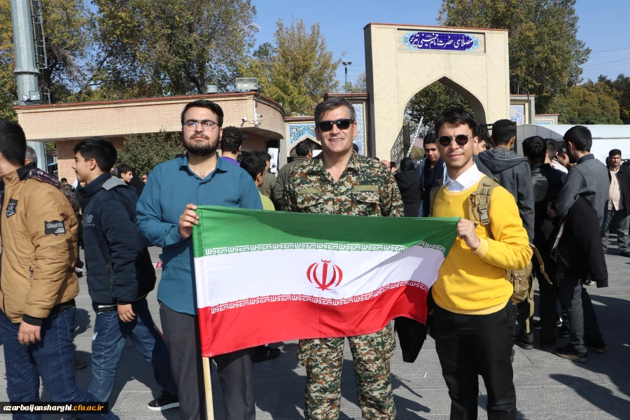 حضور گسترده خانواده بزرگ دانشگاه فرهنگیان در راهپیمایی ۱۳آبان ۱۴۰۳ 17