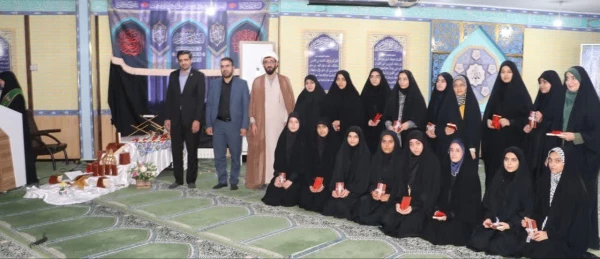 اهدای کلام الله مجید از سوی دفتر مقام معظم رهبری به نو دانشجو معلمان
  3