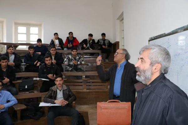 بازدید دانش آموزان مجتمع آموزشی سما واحد بناب از دانشگاه فرهنگیان آذربایجان شرقی  4