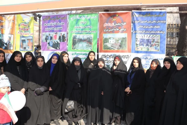 حضور حماسی خانواده بزرگ دانشگاه فرهنگیان در راهپیمایی 22 بهمن 1403  12