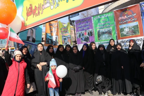 حضور حماسی خانواده بزرگ دانشگاه فرهنگیان در راهپیمایی 22 بهمن 1403  13