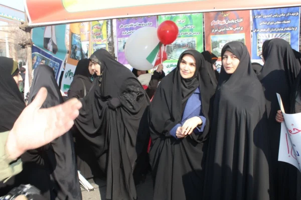 حضور حماسی خانواده بزرگ دانشگاه فرهنگیان در راهپیمایی 22 بهمن 1403  18