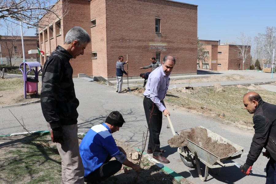 غرس نهال ایثار در پردیس علامه امینی تبریز  10