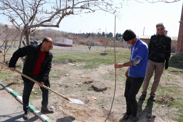 غرس نهال ایثار در پردیس علامه امینی تبریز  11