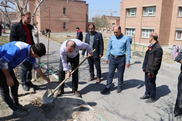 غرس نهال ایثار در پردیس علامه امینی تبریز  17