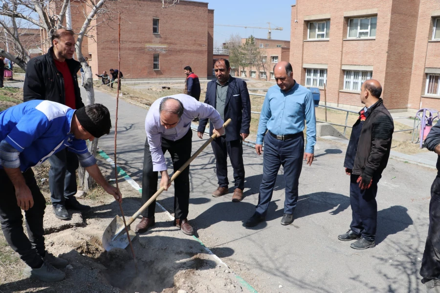 غرس نهال ایثار در پردیس علامه امینی تبریز  17