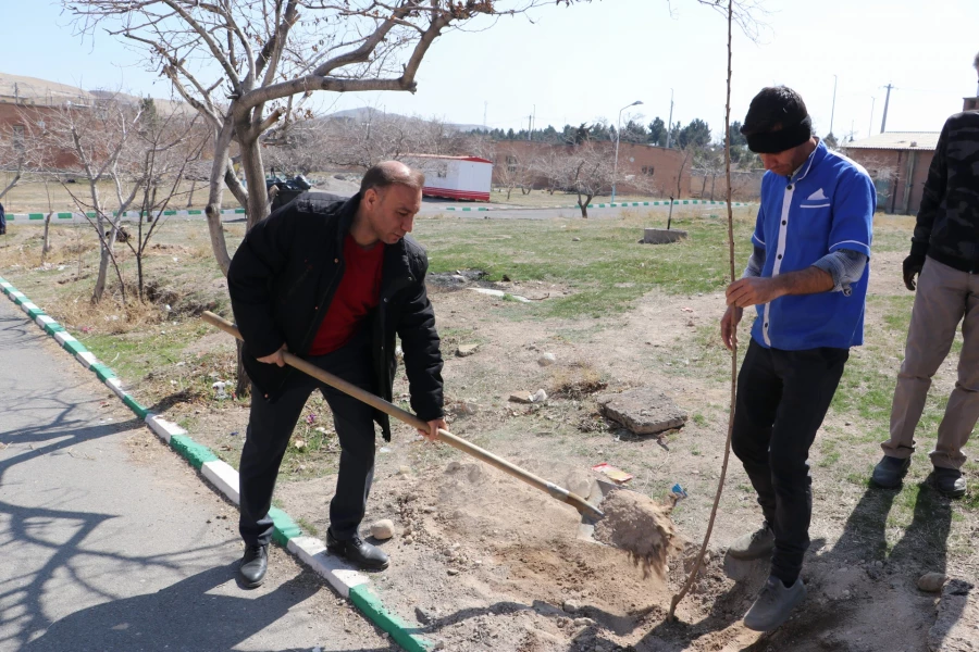 غرس نهال ایثار در پردیس علامه امینی تبریز  18