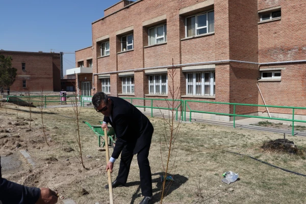 غرس نهال ایثار در پردیس علامه امینی تبریز  19